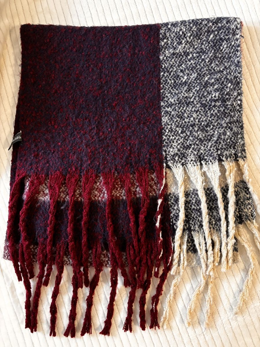 Foulard & Sciarpe: Écharpe d'hiver à motifs – Usato da Romainmôtier venduto da val_r8sn