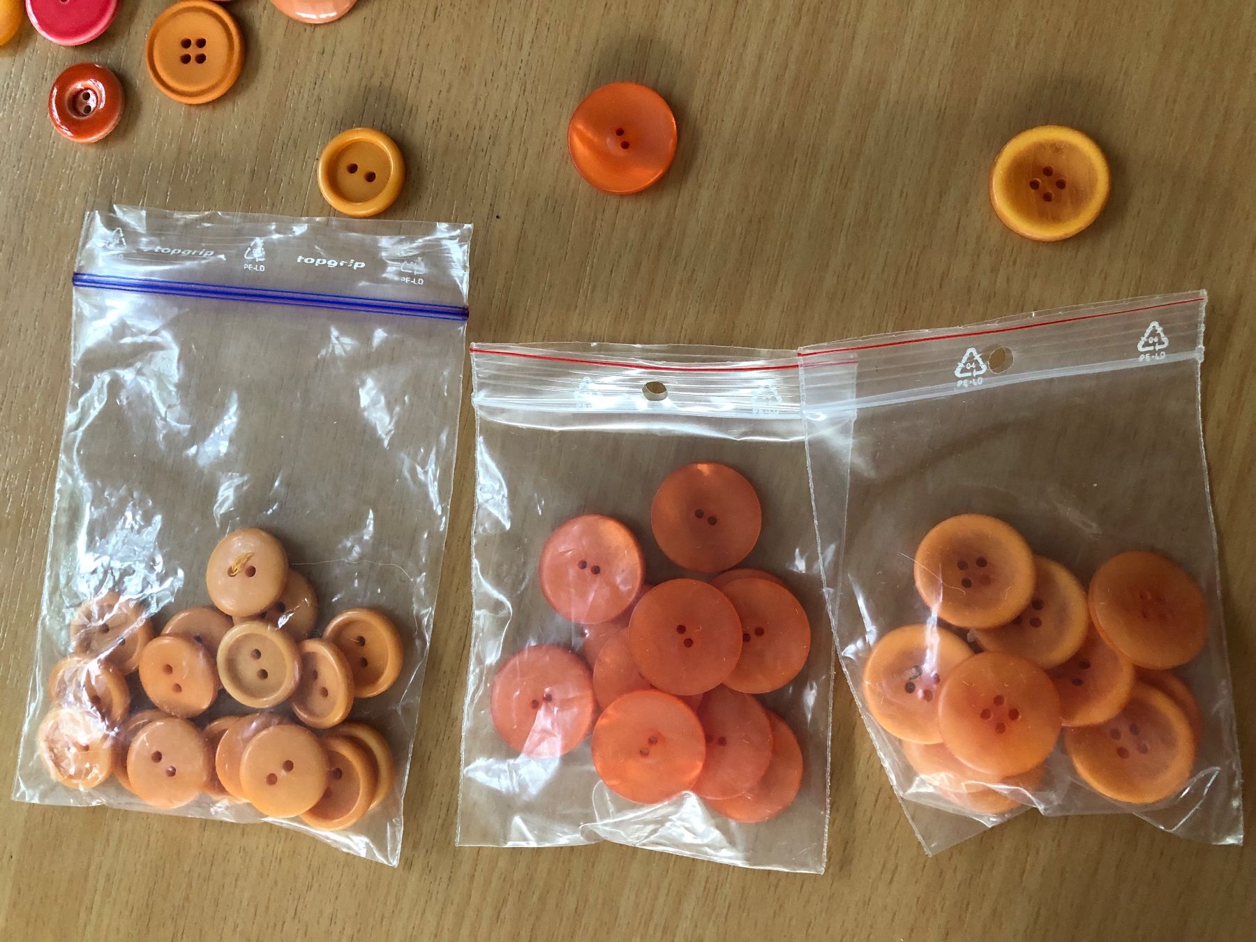 Knöpfe: Lot Knöpfe Orange ca. 200 gr. – Gebraucht aus Sirnach von Goforit2001 5