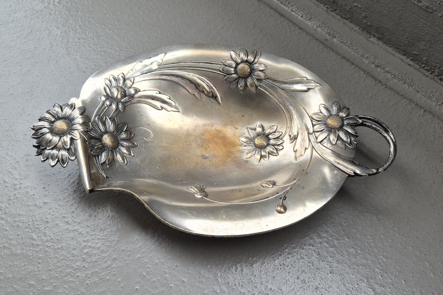 WMF Ciotole: WMF Jugendstil-Schale mit Blumendekor – Usato da Zürich venduto da brinkosos 1