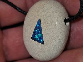 Grosser Sandstein Anhänger mit Australischem Opal Inlay