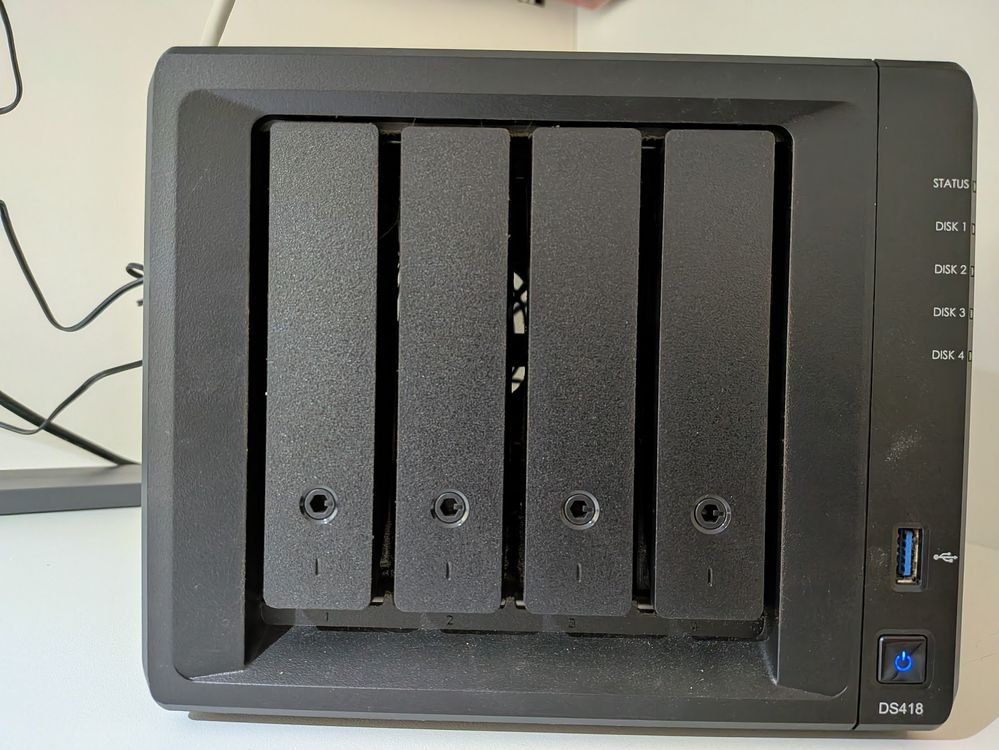 NAS Synology DS418 + lic. 1 appareil surveillance suppl. (D'occasion) à ...