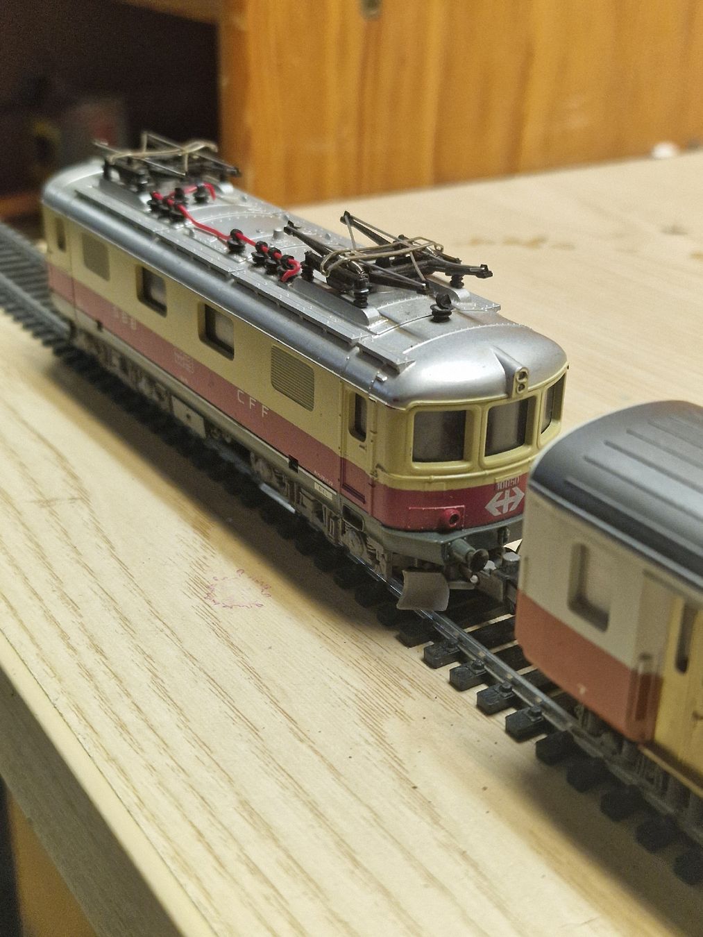 Lima Modellini di ferrovie: Lokomotive Lima mit zwei wagons  – Usato da Herzogenbuchsee venduto da ioa_zcm6 6