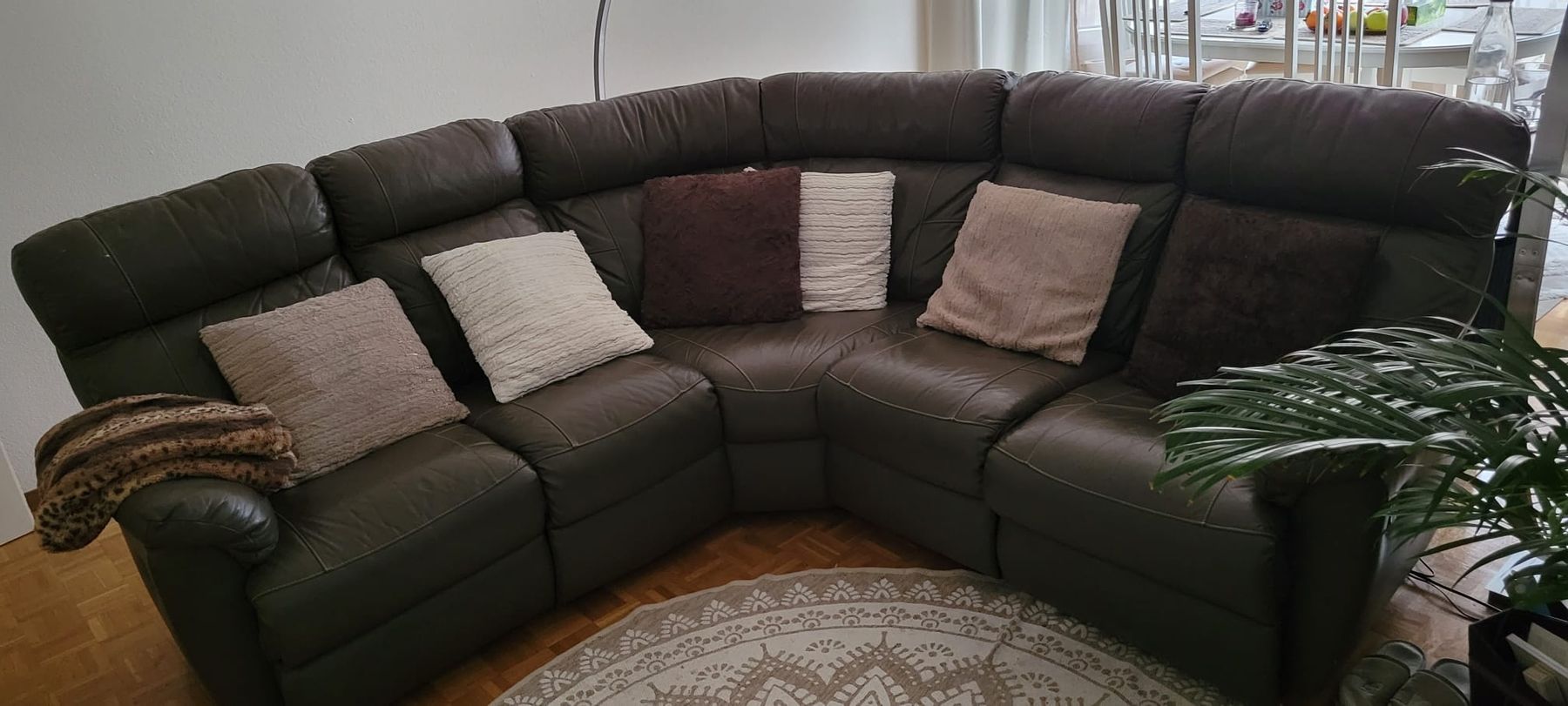 Sofas: Canapé en cuir d'angle/salon – Gebraucht aus Genève von jua_wpb6