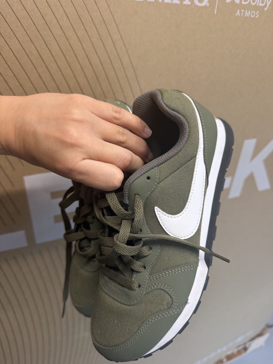 Nike Chaussures femmes: Nike schuhe Gr.37 – Neuf (Voir description) à Bülach par asy_v9jt 1