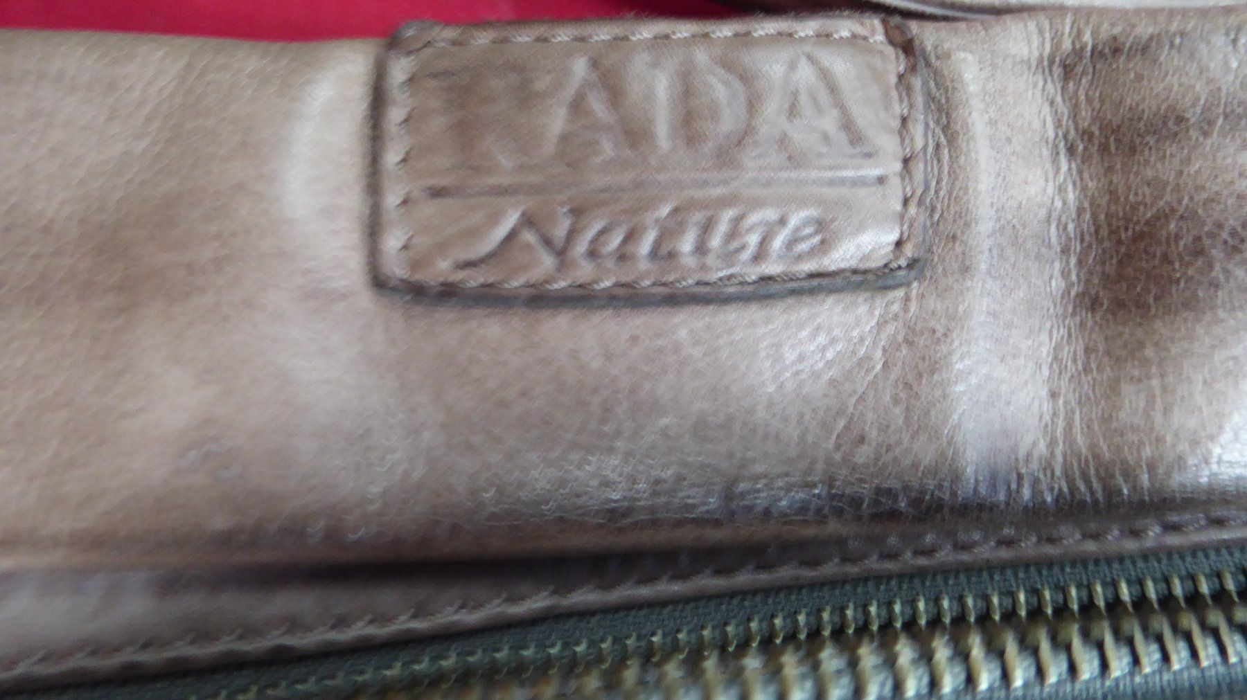 Taschen für Damen: Kleinere Leder Handtasche RADA NATURE – Gebraucht aus Sargans von Benziner 2