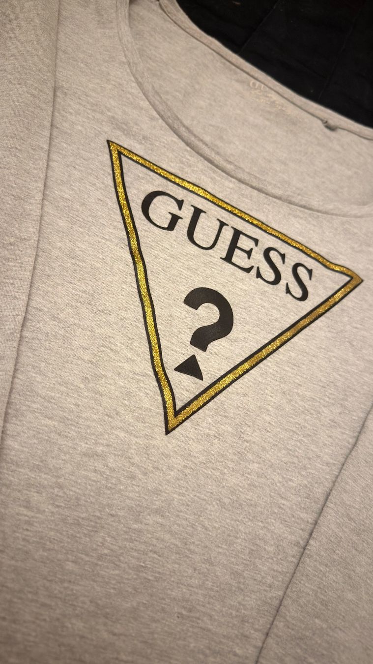 Guess T-shirt: • GUESS Langarmshirt • – Usato da Basel venduto da mendoza13 1