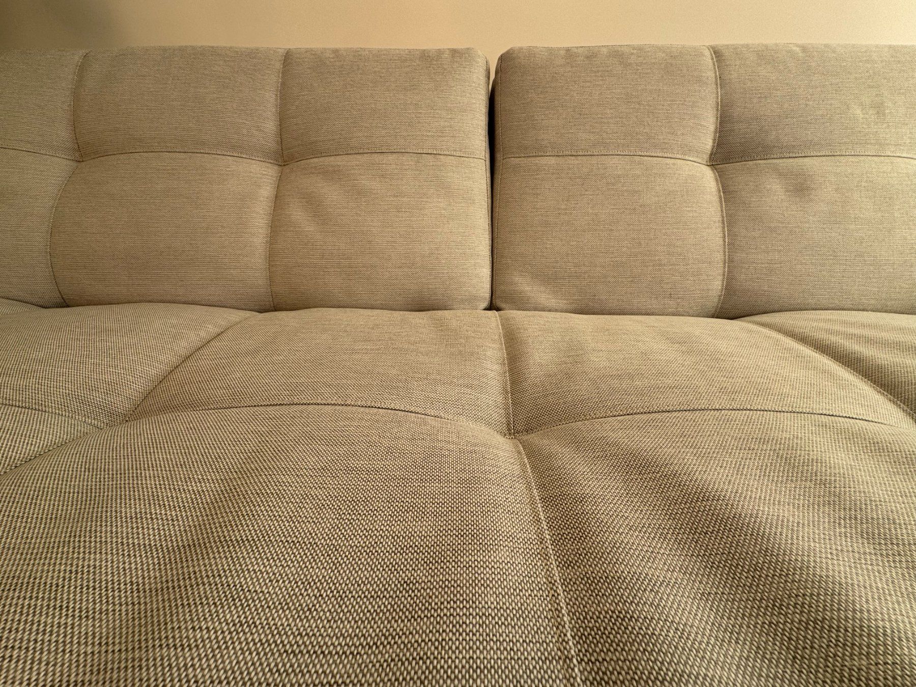 Divani: Bettsofa hellbeige mit Holzarmlehnen gebraucht Zustand – Usato da Meilen venduto da mauriceweber 4