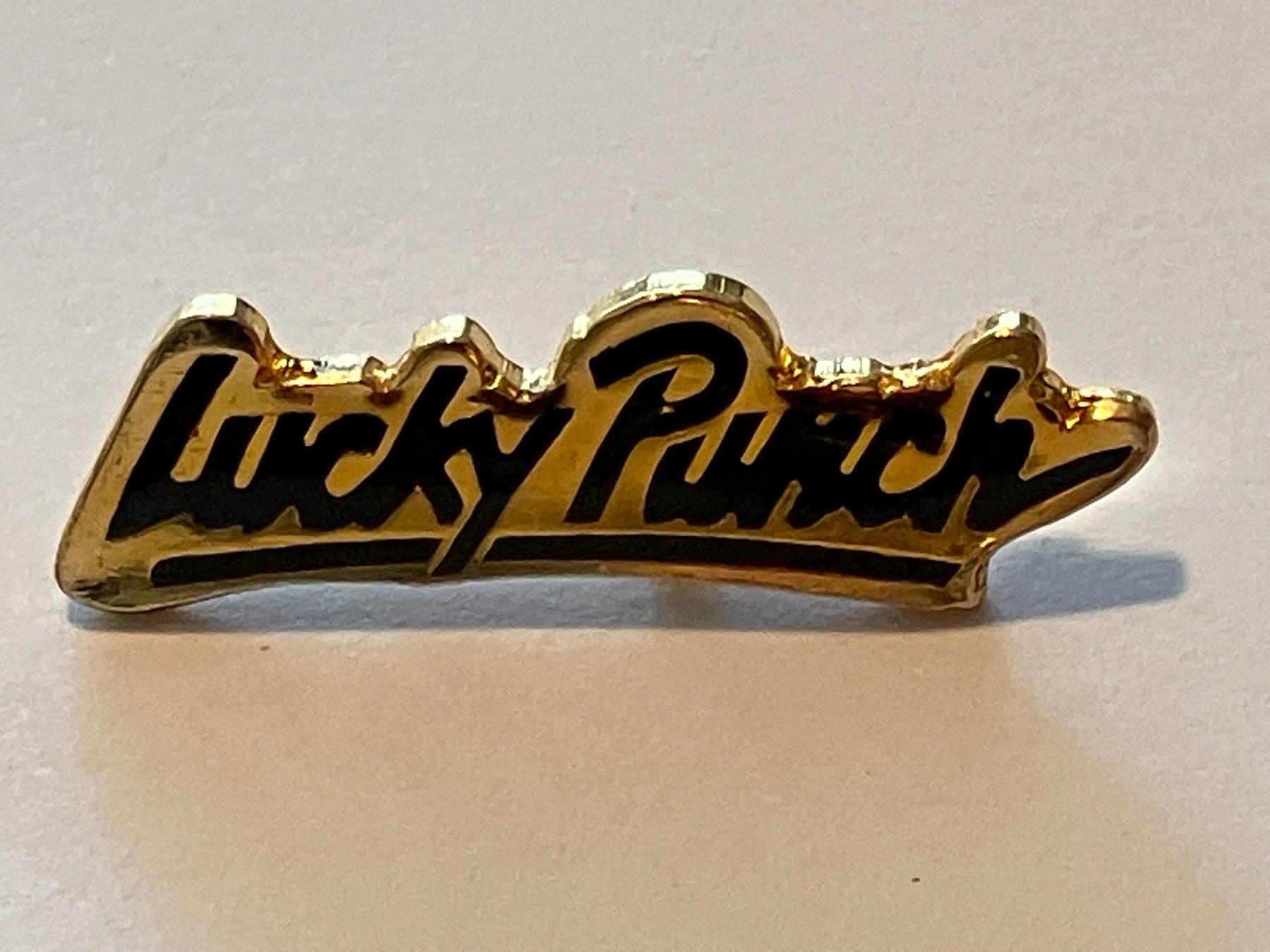Placchette & Badge: 1 Pin Lucky Punch – Usato da Basel venduto da djwwpp