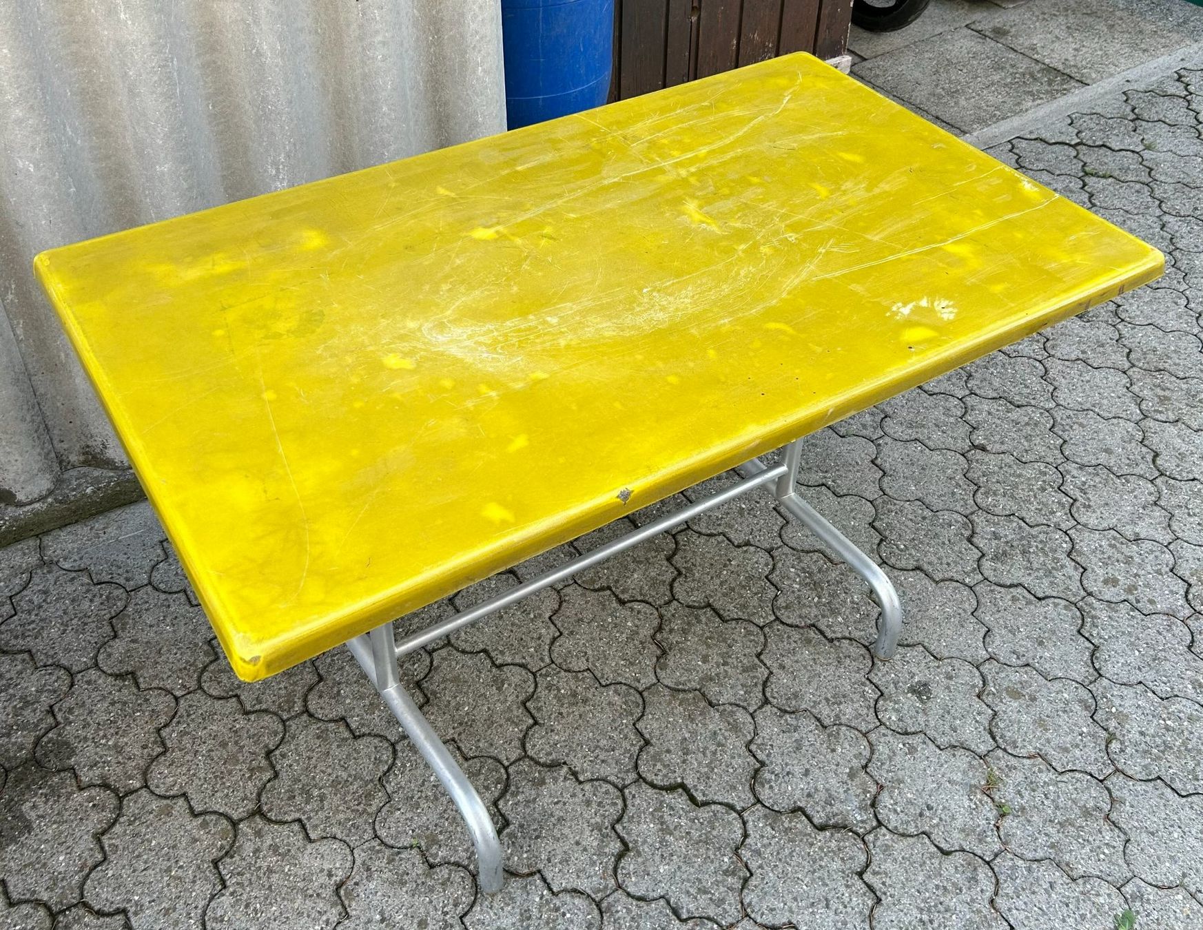 Tavoli: Gartentisch gelb klappbar – Usato da Brunegg venduto da uply