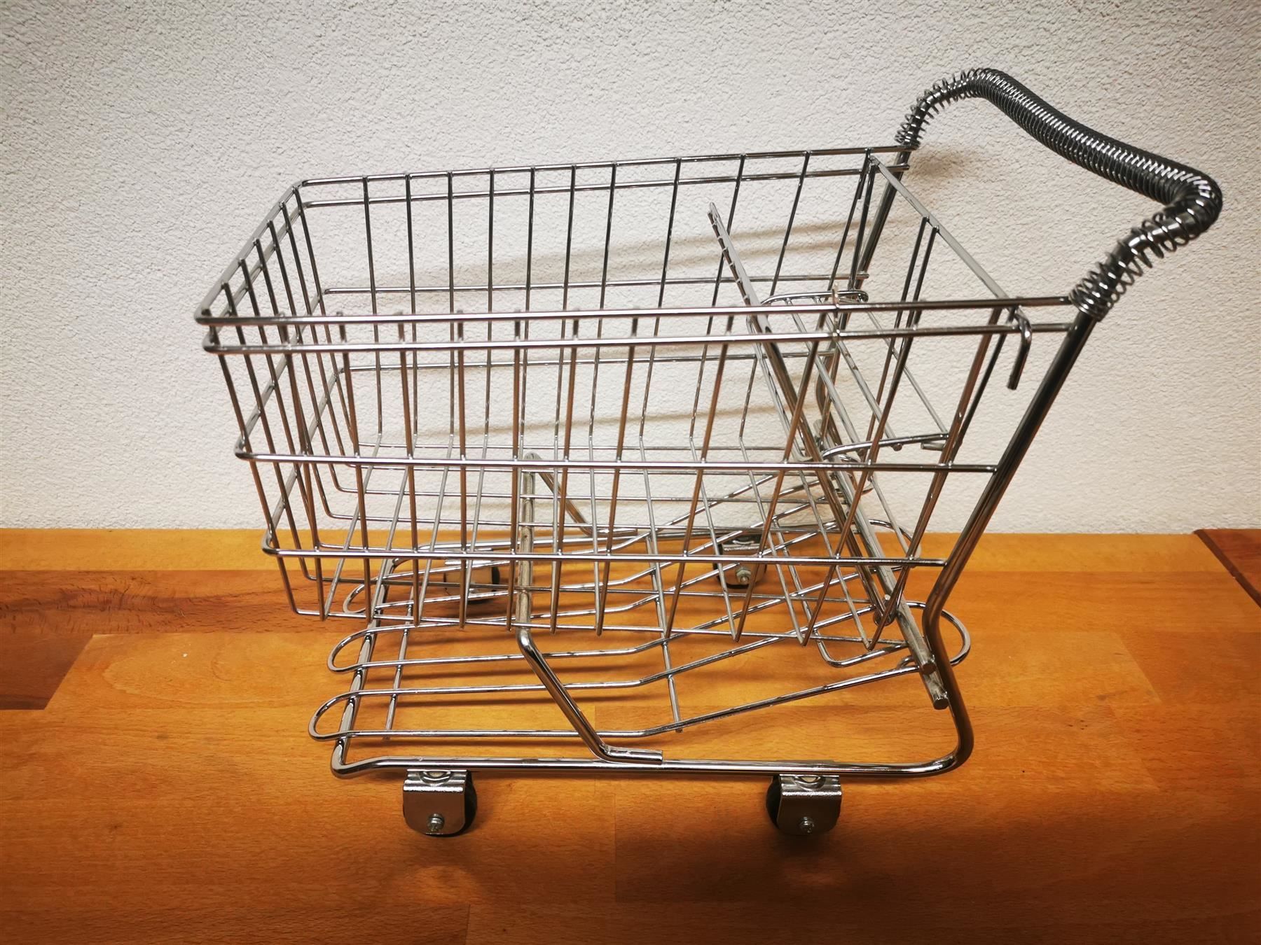 Tutte le decorazioni: Deko Einkaufswagen – Usato da Buchs ZH venduto da Sutoris