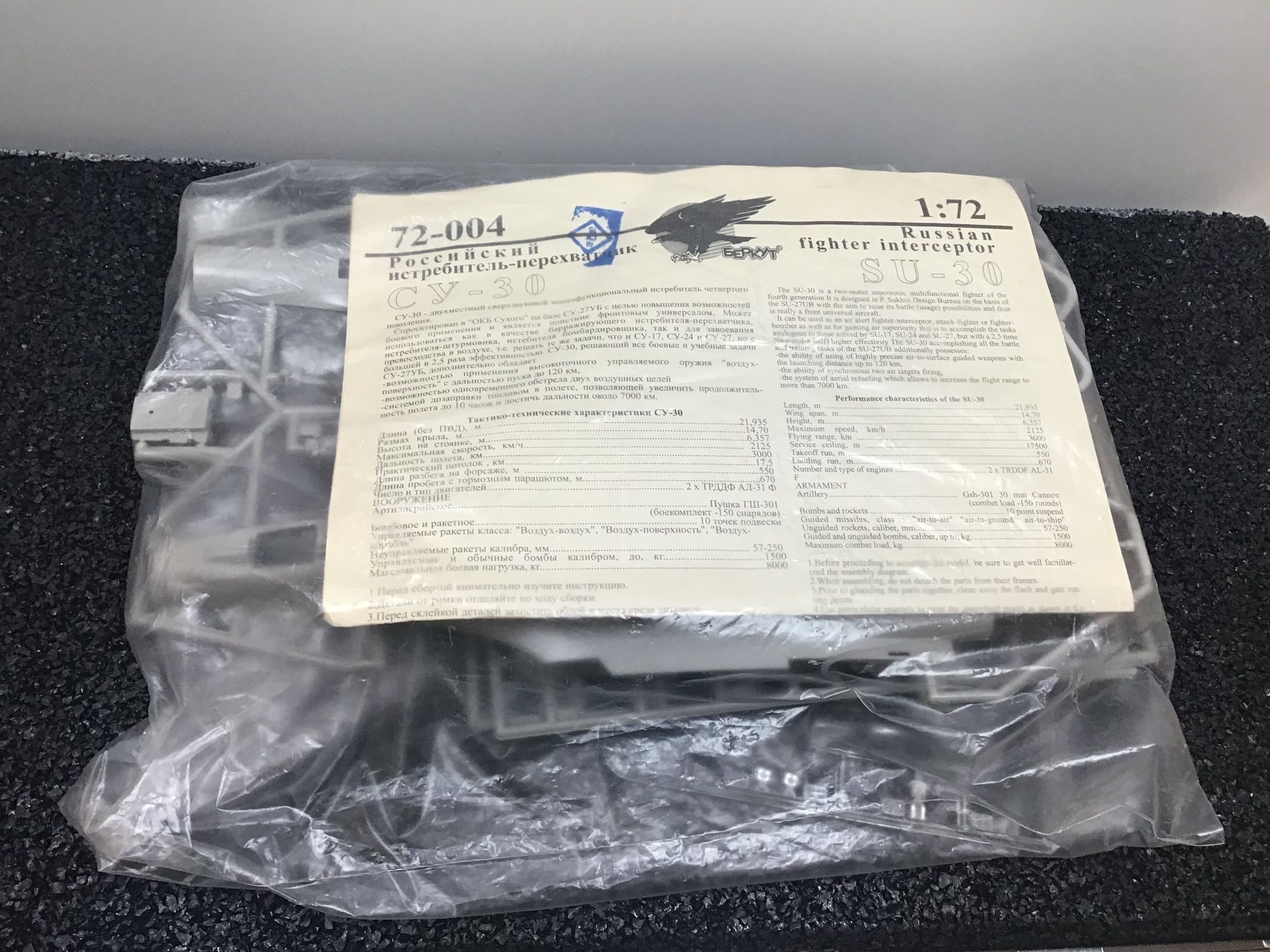 Kit di modellismo & Modellini statici: BERKUT RUSSIAN FIGHTER INTERCEPTOR SU-30 1/72 – Usato da Männedorf venduto da Modell-Spezialisten 1