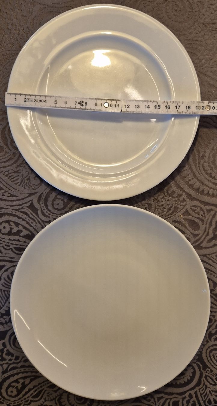 Piatti: 2 Servierteller Essteller Weiss, Durchmesser ca. 20 cm – Usato da Halten venduto da GiMu.84 2