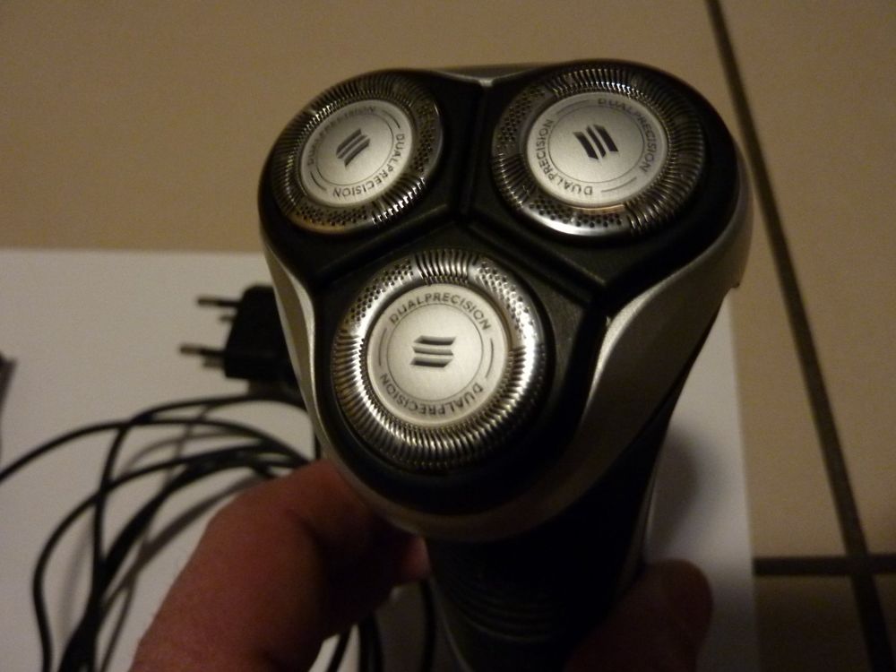 PHILIPS Herren Rasierapparat mit Zubehör (Gebraucht) in Kloten für CHF ...