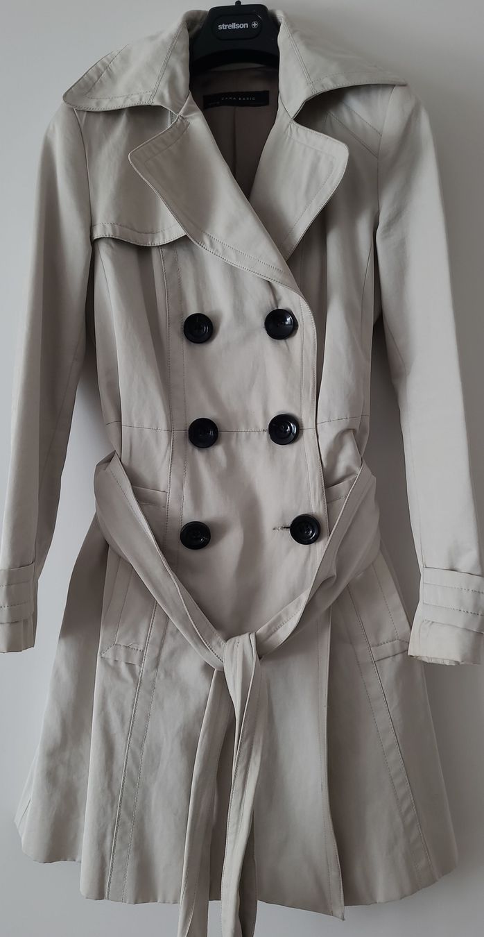 Zara Cappotti: Zara Basic Trenchcoat Beige Grösse L - Zeitlos & Elegant – Usato da Dübendorf venduto da LGDE