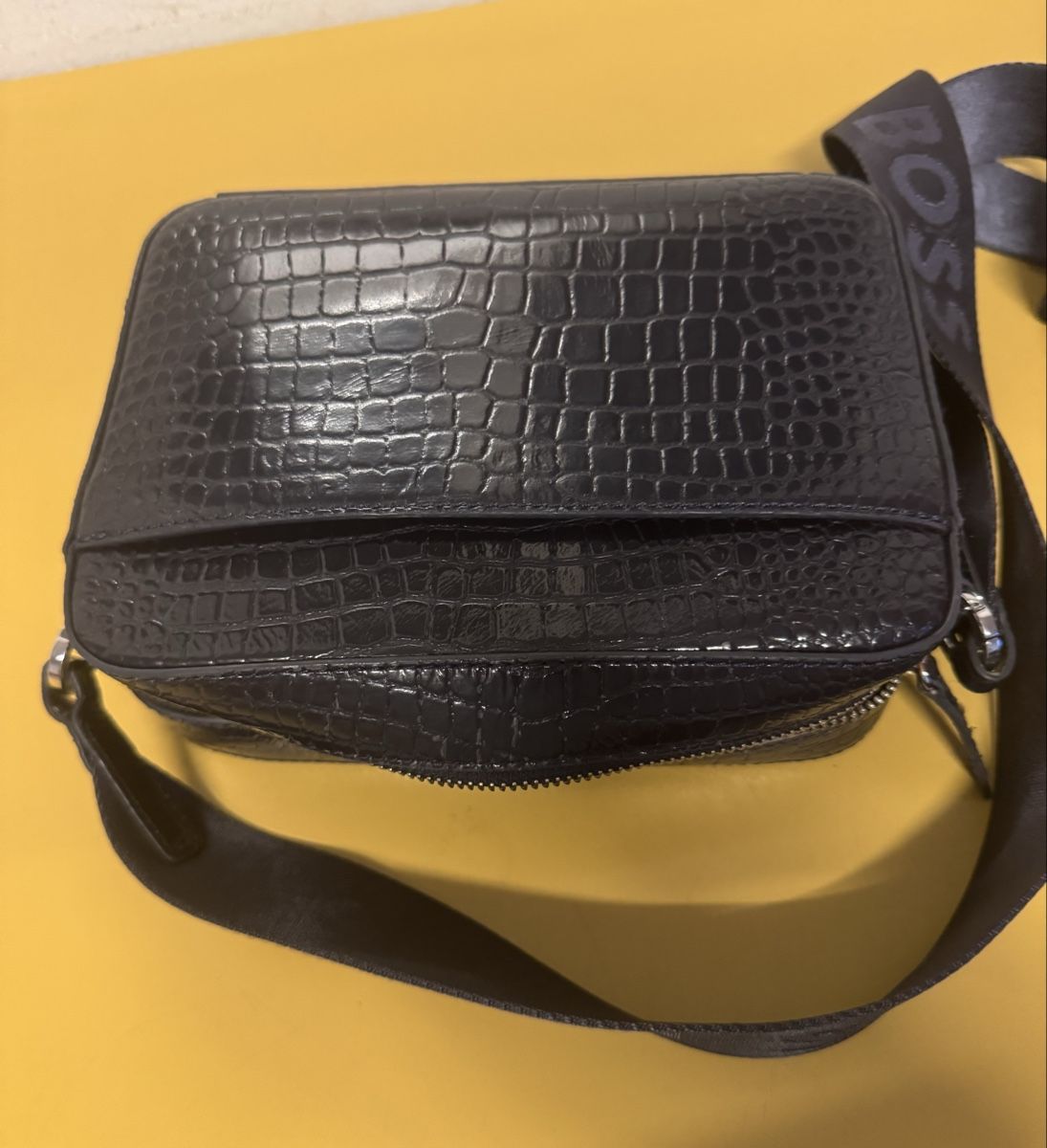 Hugo Boss Taschen für Damen:  Boss Handtasche  – Gebraucht aus Schlieren von Freundlich02 7