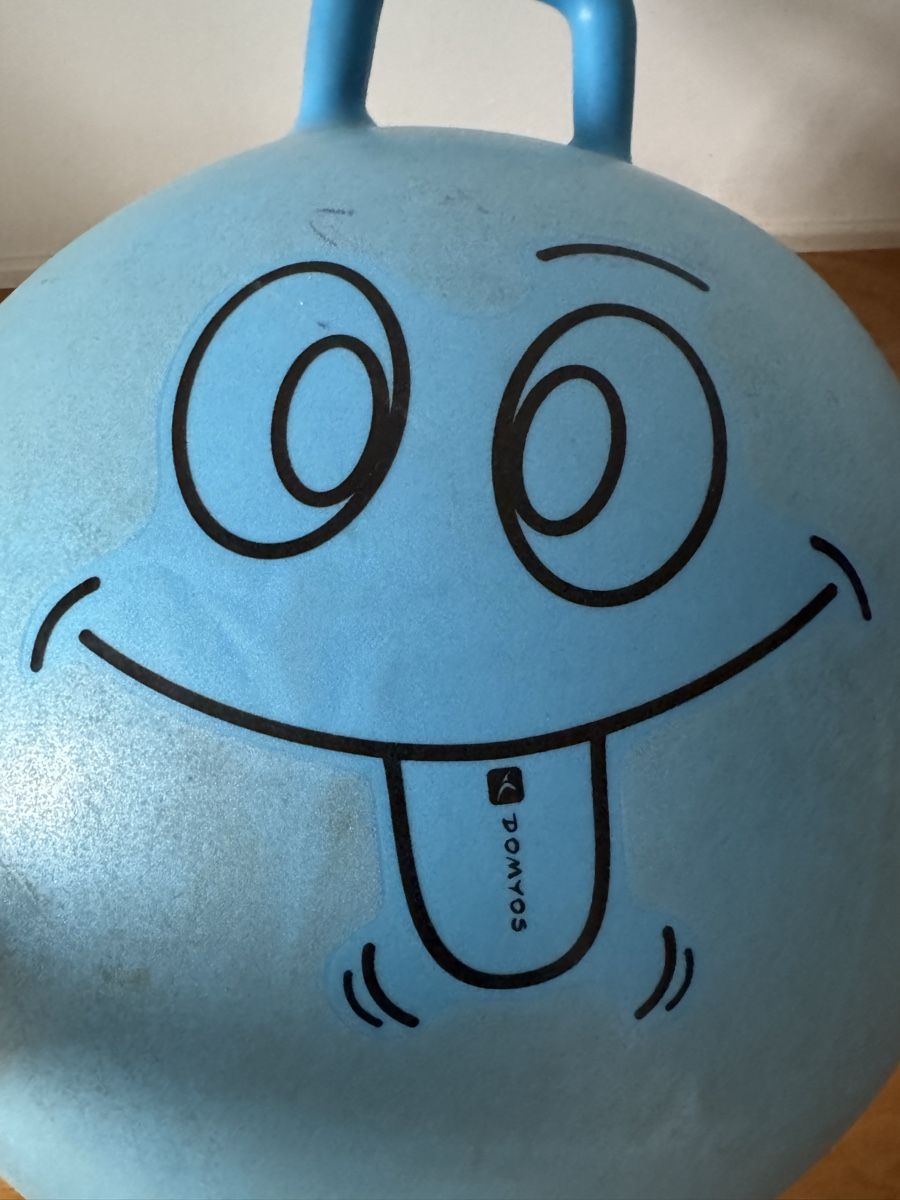 Decathlon Ballons: Hüpfball Kinder in blau, ca 57cm – D'occasion à Zürich par wtpooh 4