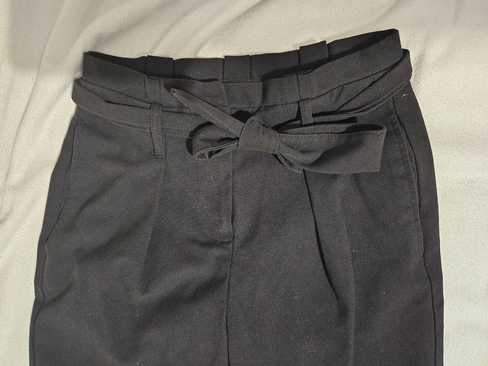 Pantaloni: Hose Stoff mit Bindegürtel, Schwarz, Grösse 34 – Usato da Abtwil AG venduto da Ayline.a8 1