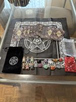 Komplettes Tarot-Set mit Energiesteinen und esoterischer Mat