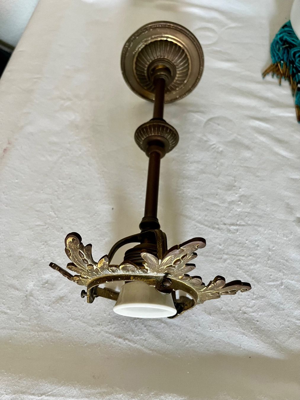 Kronleuchter & Deckenlampen: Deckenlampe Messing mit Glas-Schirm Perlengirlande Möwen – Gebraucht aus Uster von colmo 3