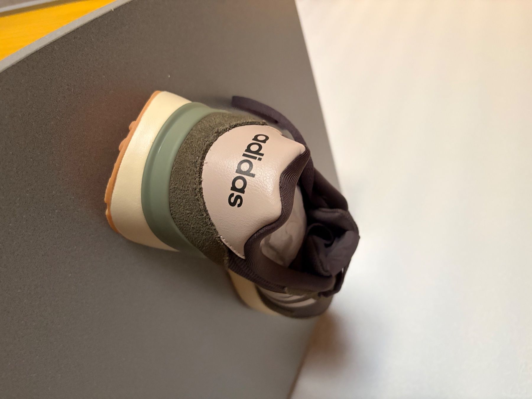 Adidas Scarpe da uomo: Basket neuve Adidas vert olive et brun – Nuovo (secondo la descrizione) da Marin-Epagnier venduto da Nelinda 3