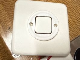 Aus Hausräumung:  alte Steckdose / Schalter (4)