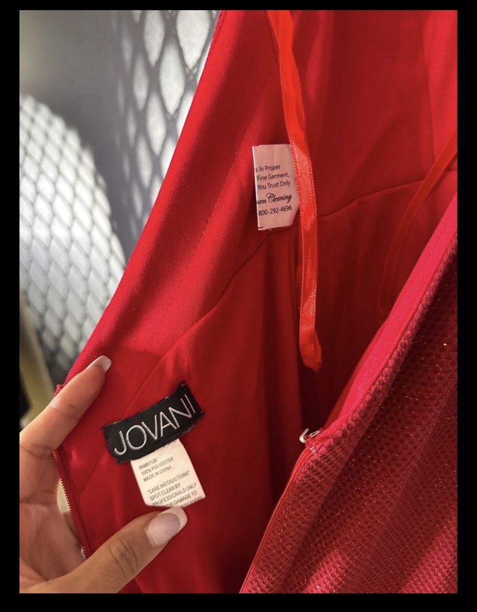 Vestiti: Jovani Red Gown – Usato da Bern venduto da djinal 4