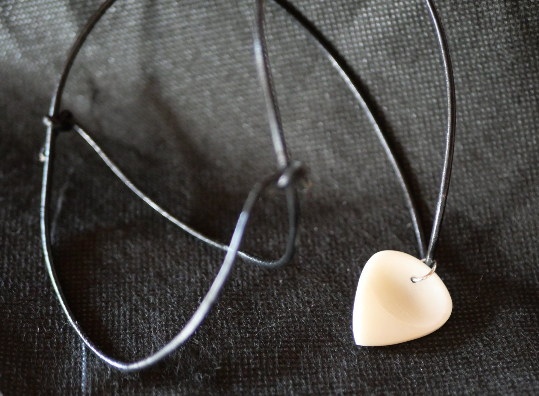 Strumenti musicali: Halskette mit handgemachtem Plektrum – Nuovo (secondo la descrizione) da Grimisuat venduto da Valmonmusic 2