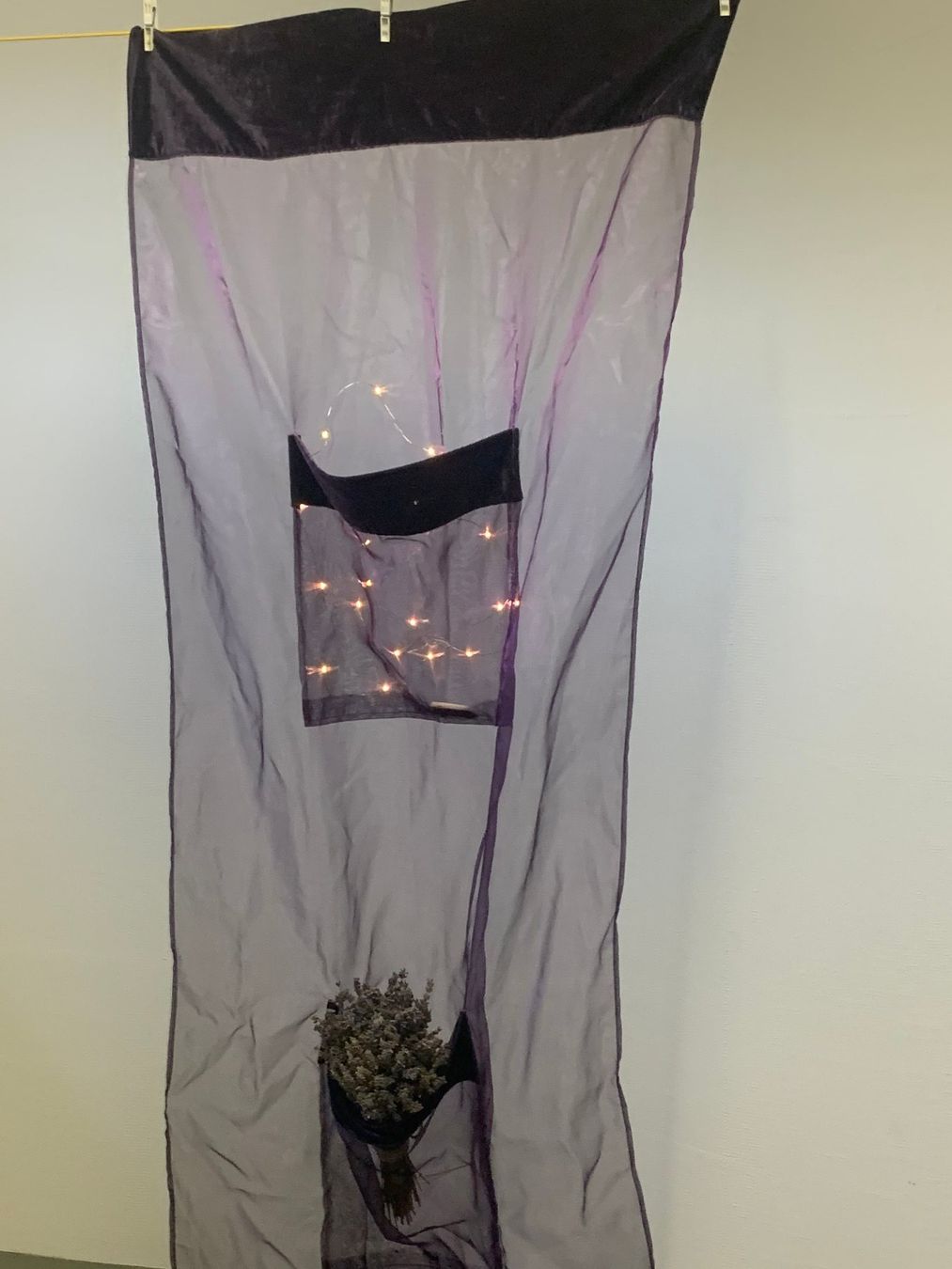 Tende: Voile/Samt Stoff mit 3 Taschen viola – Nuovo e nell'imballaggio originale da St. Gallen venduto da Miousch 2