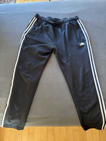 Adidas Trainingshose schwarz Grösse XL 
