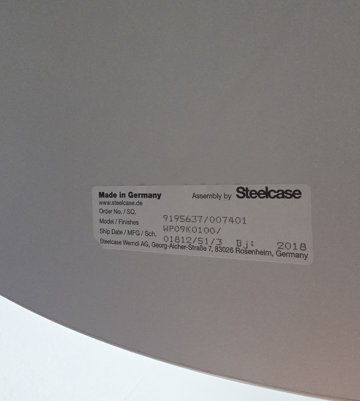 Tischset: Steelcase Tisch mit 5 Pearson Lloyd Stühlen – Gebraucht aus Dorf von Giedi 3