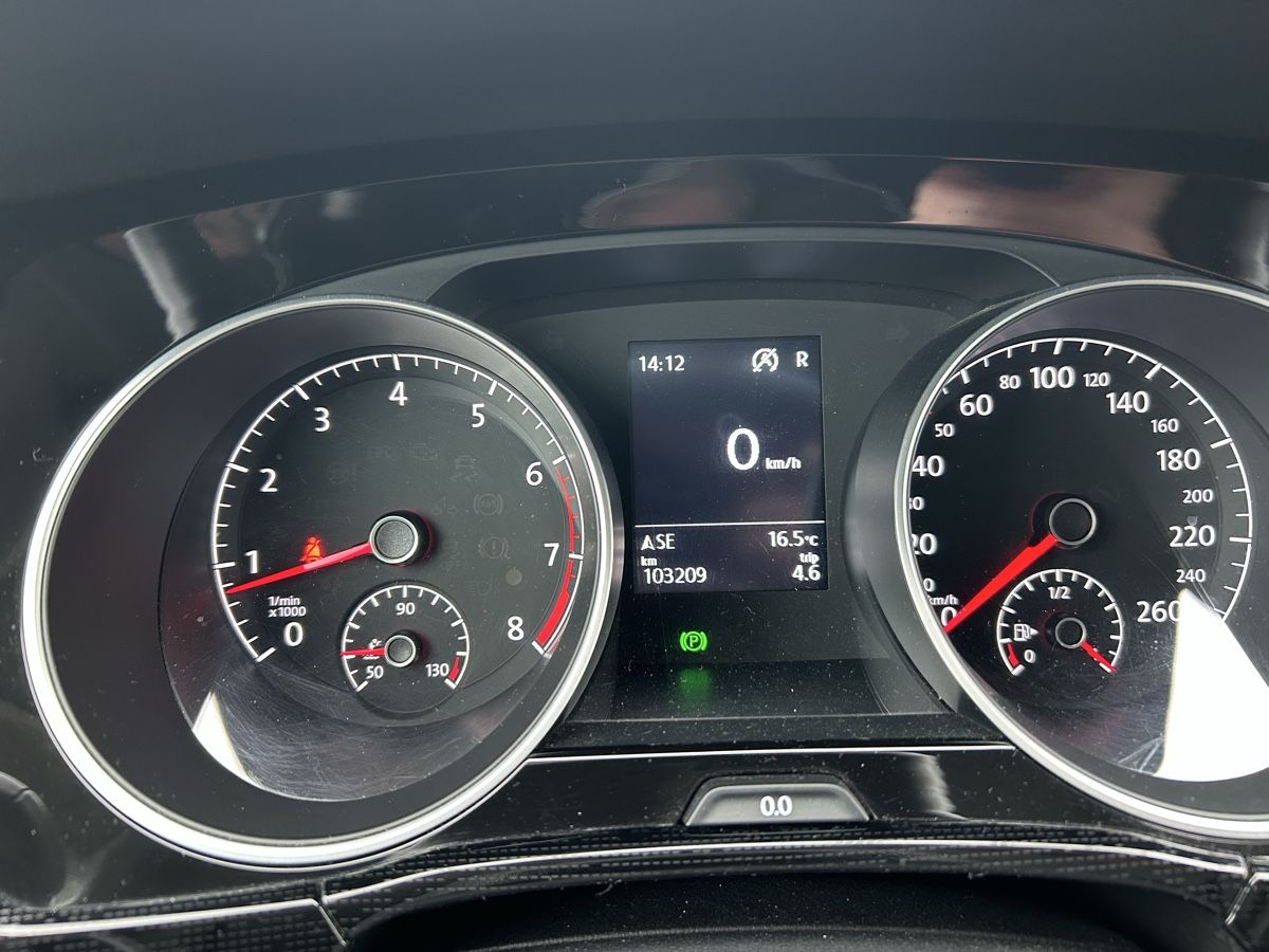 VW Autos: Touran  – D'occasion à grenchen par telara 6