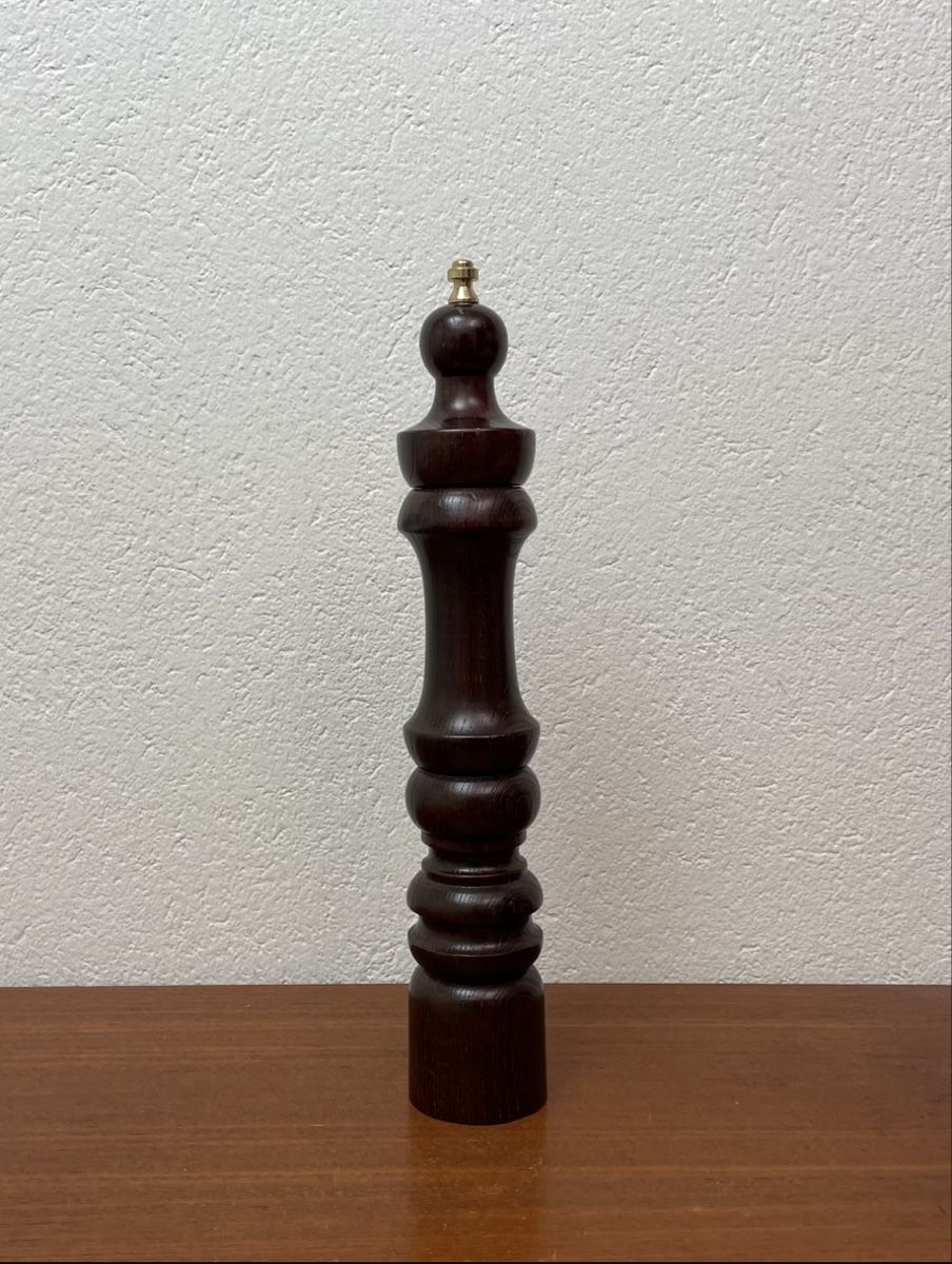 Set di piatti: Formschöne grosse Pfeffermühle vintage Holzpfeffermühle – Usato da Zürich venduto da Vintagewiesel