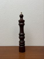 Formschöne grosse Pfeffermühle vintage Holzpfeffermühle