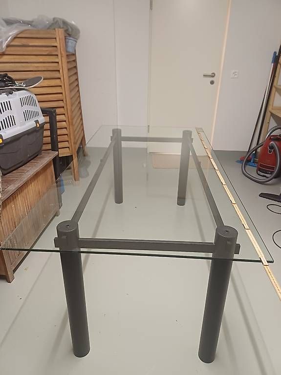 Tische: Tisch mit Glasplatte – Gebraucht aus Rafz von Gjoya 2
