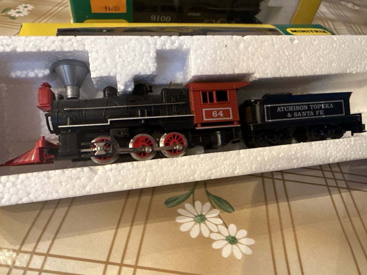 Trix Modelleisenbahnen: Minitrix N Dampflok Atchison Topeka & Santa Fe 64 – Neu und originalverpackt aus Wohlen AG von NincoA-Z 1