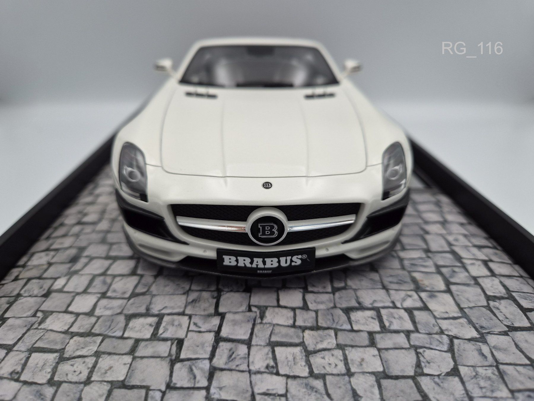 Minichamps Modellini d'auto: Mercedes SLS BRABUS 700 Biturbo 1:18 – Nuovo e nell'imballaggio originale da Ulisbach venduto da mironebraska 5