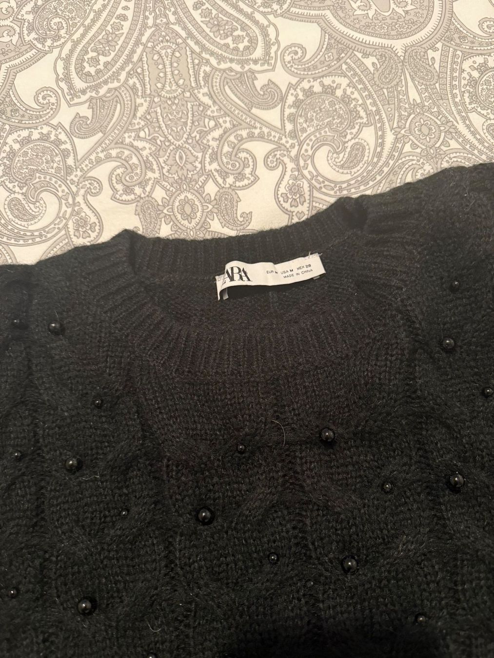 Maglioni & Felpe: Schwarzer Zara Strickpullover mit Perlen, Grösse M – Usato da Winterthur venduto da Lumi11