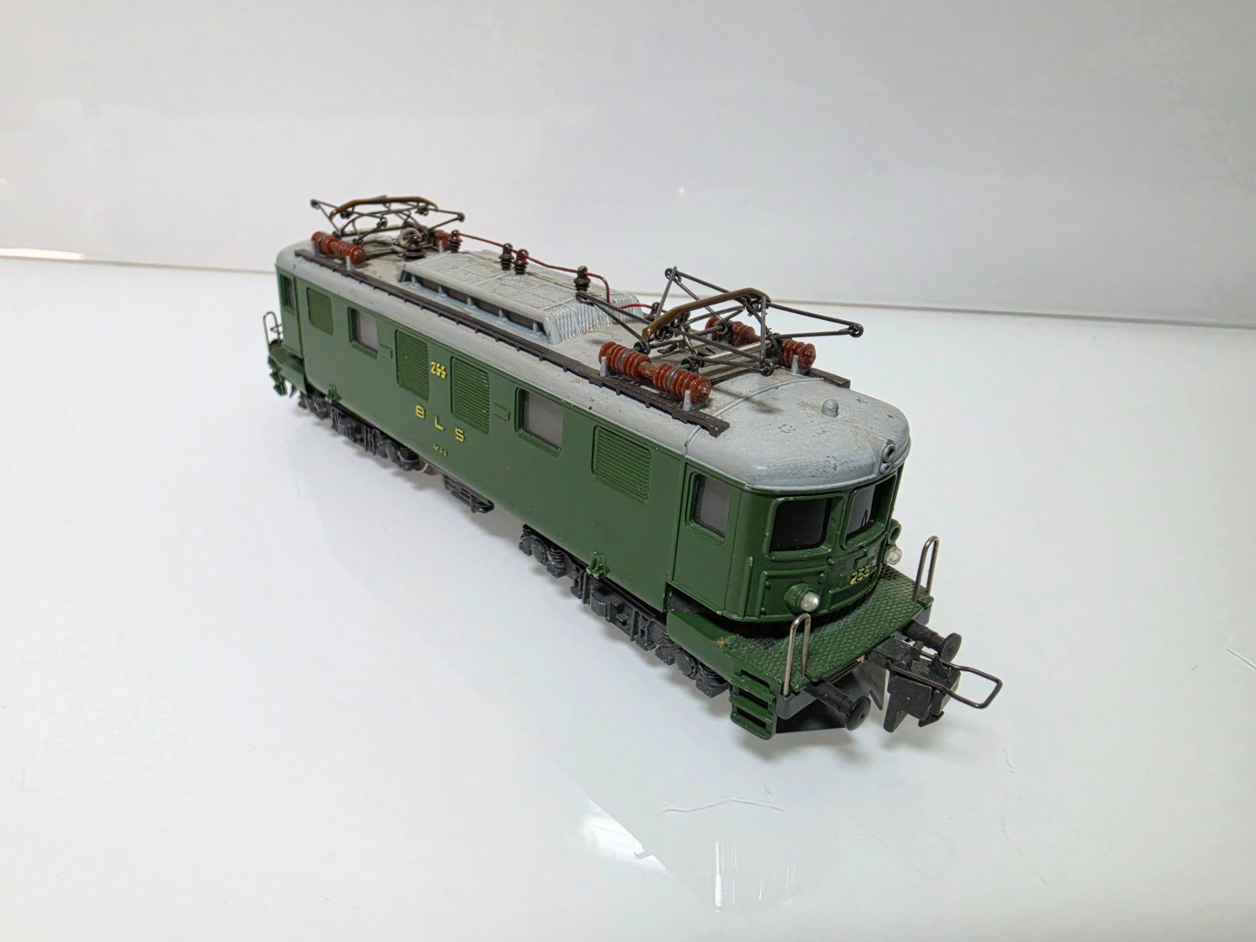 Trix Modellini di ferrovie: Trix Express Ae4/4 BLS H0/DC 3 Leiter – Difettoso da Neuenhof venduto da ludovicco 1