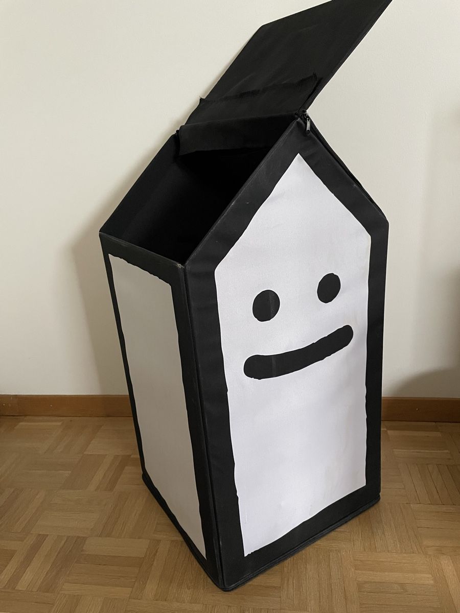Spielzeuge: Stefan Marx x Lousy Livin Laundry Bracket – Gebraucht aus Basel von aharon.no1 1