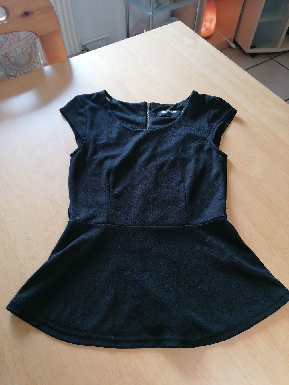 Tops: Haut noire, idéale pour la saison. Taille S – Gebraucht aus Vicques von Dauphine