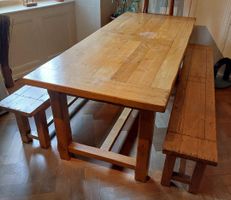 Table de salon en chêne massif avec 2 bancs et 2 rallonges