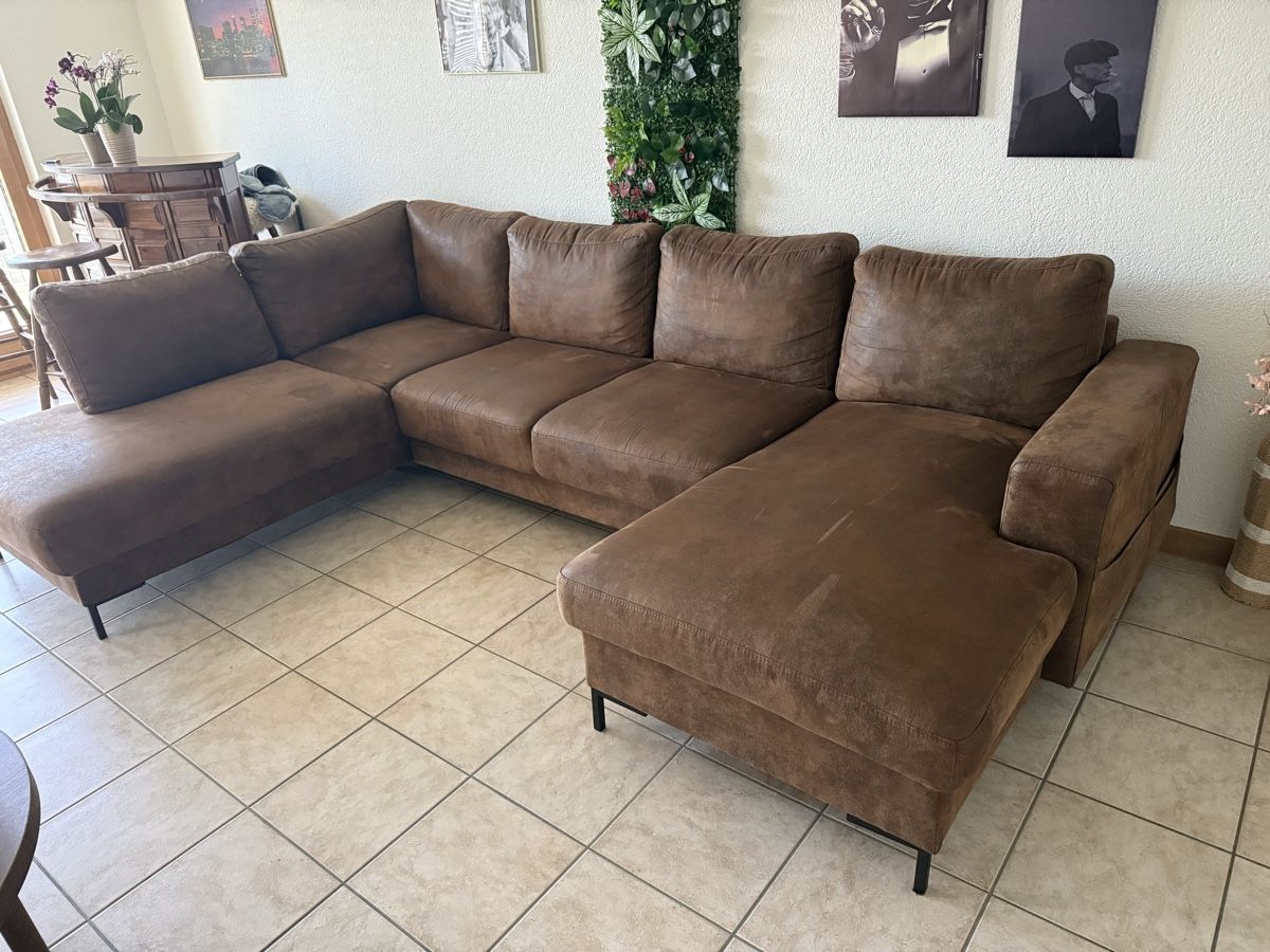 Divani: Grosses braunes Ecksofa mit Ottomane, super Zustand! – Nuovo (secondo la descrizione) da Brunnen venduto da StutzcareTherapiezen
