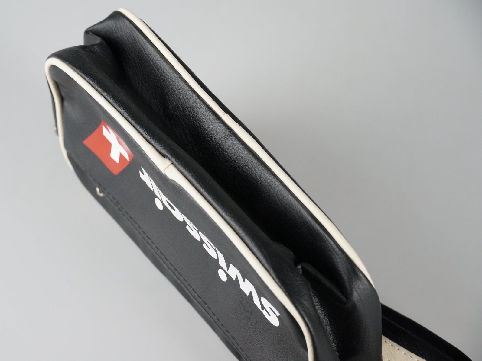 Swissair Taschen: Swissair Umhängetasche 10" – Gebraucht aus Rüti ZH von Restwert_Rueti_ZH 2