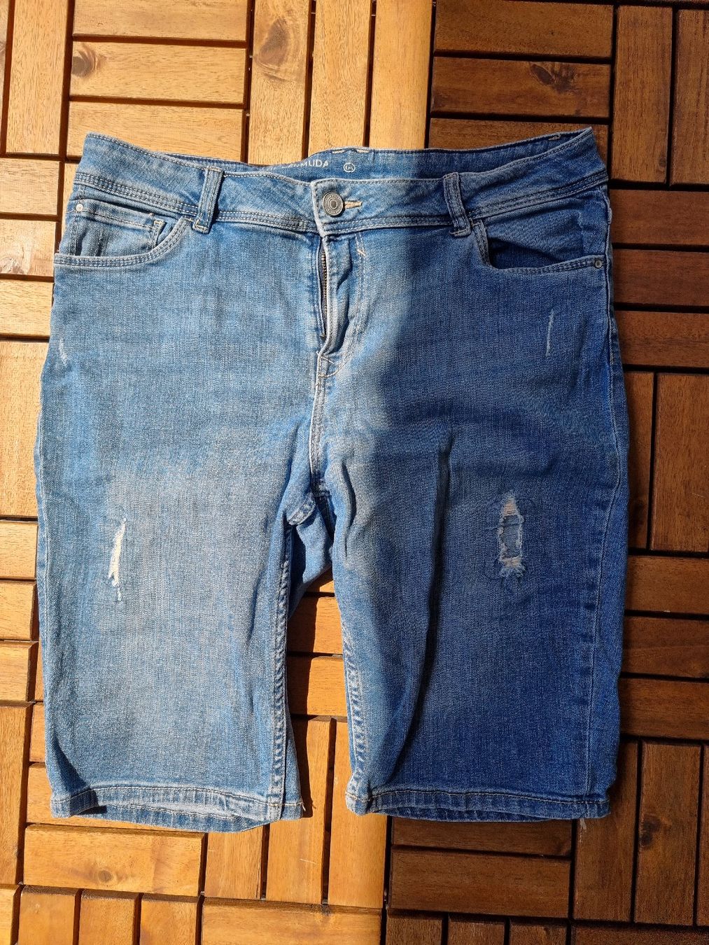 C&A Pantaloni: Bermuda von C&A in Grösse 42 – Usato da Balzers venduto da Homeandgarden