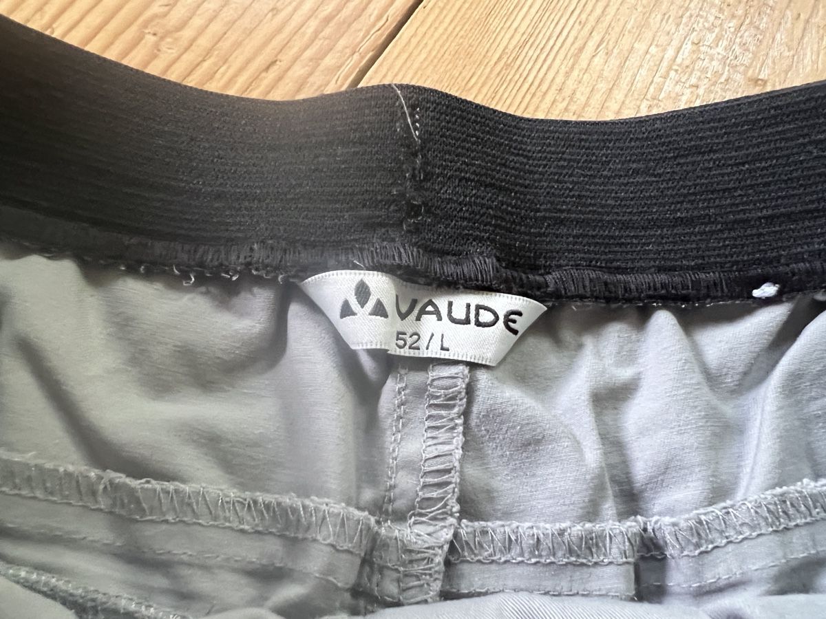Vaude Pantaloni: Vaude Shorts grau, Grösse L  – Usato da Wohlenschwil venduto da SmokyAnnie 1
