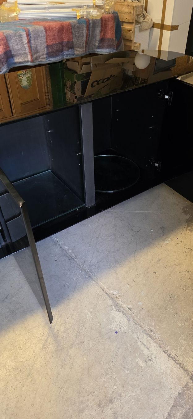 Mobili TV: Schwarzer Design Bar-Schrank mit Schubladen. Gebrauchspuren – Usato da Wittenbach venduto da gruezi-schwiz 9