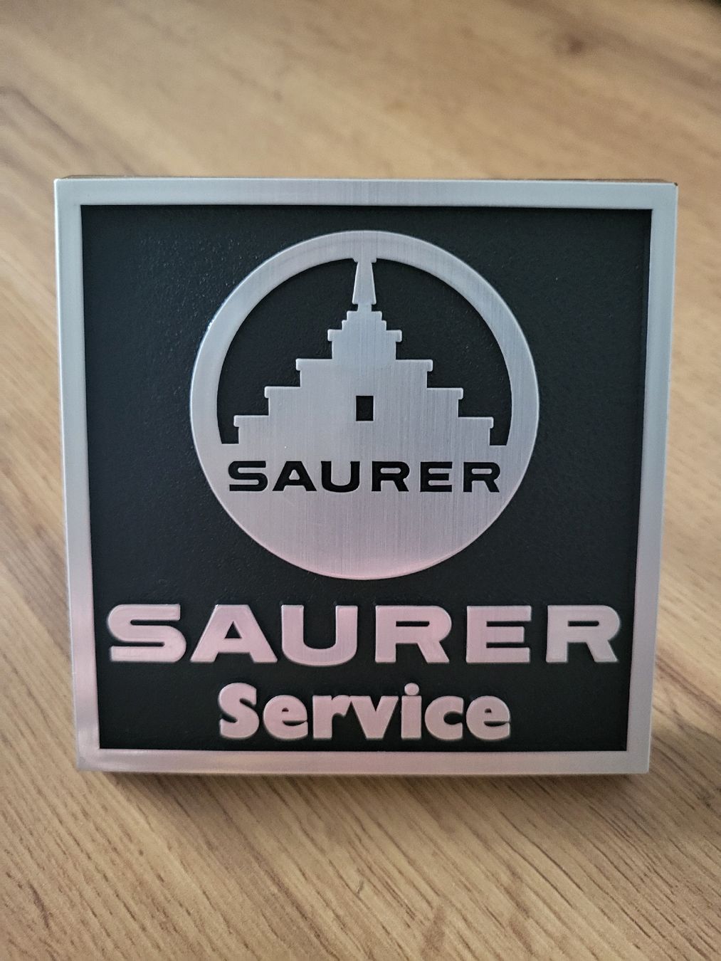 Saurer Insegne: Schild SAURER Service Neuwertig – Nuovo (secondo la descrizione) da Allschwil venduto da Uhrenbinz 1