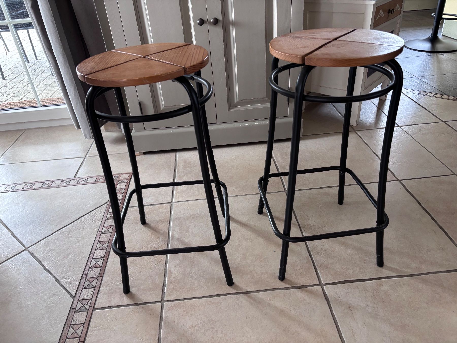 Ikea Hocker: 2 Barhocker Metall / Holz – Gebraucht aus Balsthal von Uroby