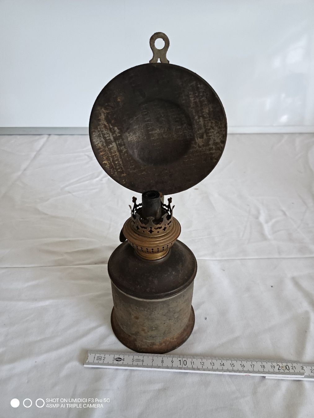 Lampade: Alte Öllampe mit Reflektor, Metall, gebraucht – Usato da Aarwangen venduto da to-hirschi 2