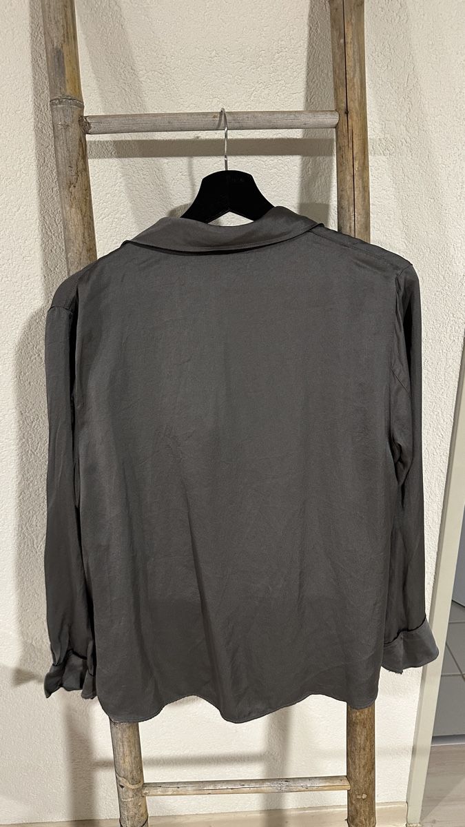 Massimo Dutti Camicette: Elegant Satin Shirt - Massimo Dutti – Nuovo (secondo la descrizione) da Esslingen venduto da zcu_76s2 3